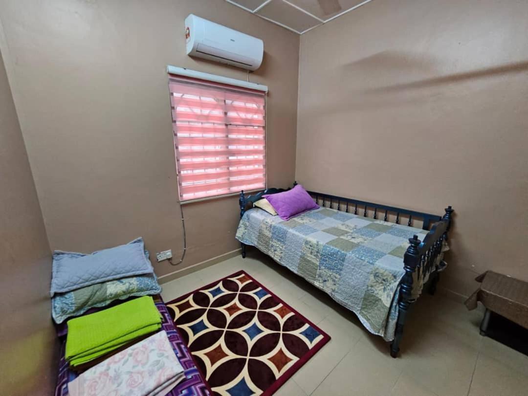 Homestay Lanik Saujana Utama 2 Sungai Buloh Exterior photo